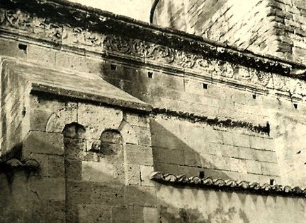 Dtail de la partie suprieur du mur sud - glise Notre-Dame et Saint Vran  Cavaillon - Vaucluse