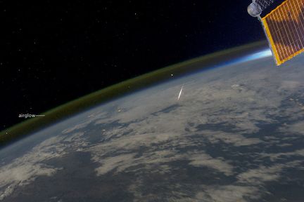 Etoile filante observée en 2011 depuis l'ISS - NASA