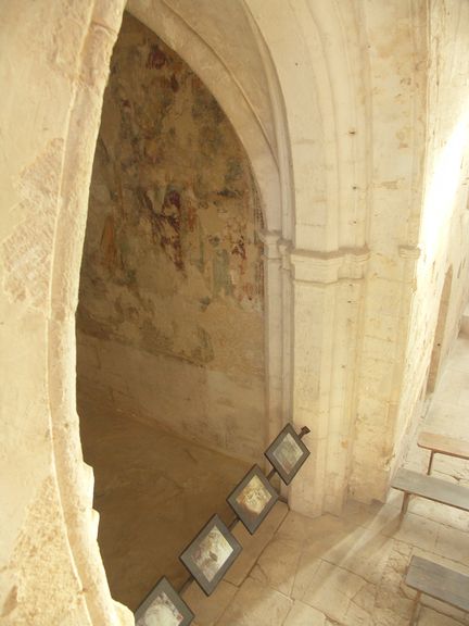 Abbaye Saint-Hilaire, monument historique classé des XIIe et XIIIe siècles, premier bâtiment conventuel carme (XIIIe siècle) du Comtat Venaissin (1274-1791) - Ménerbes - Vaucluse - Peinture murale du XIVe dans la chapelle annexe du XIVe siècle.
