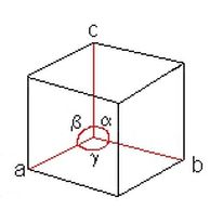 Structure cristalline rhomboedrique : a = b =c α = β = γ ≠ 90°