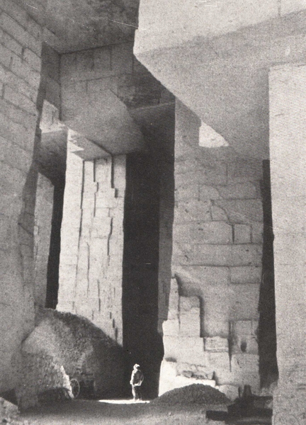 Oppède, une des salles cyclopéennes de la carrière Armand Daumas et Martial Ginoux - L'Illustration, 1941
