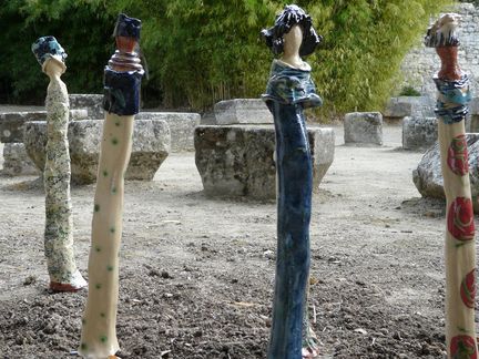 Bernadette Dagens, lyonnaise depuis 2005, est une artiste cramiste plasticienne, humaniste - exposition 2013  l'abbaye Saint-Hilaire - Photo Pierre Michotte
