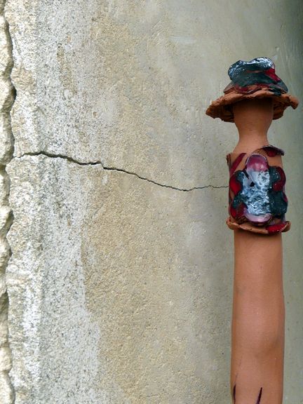 Bernadette Dagens, lyonnaise depuis 2005, est une artiste cramiste plasticienne, humaniste - exposition 2013  l'abbaye Saint-Hilaire - Photo Pierre Michotte