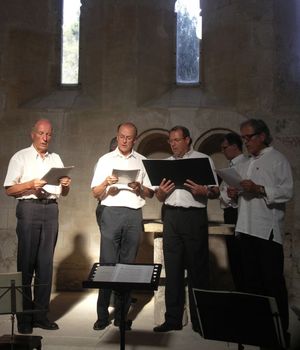 Abbaye Saint-Hilaire, monument historique class des XIIe et XIIIe sicles, premier btiment conventuel carme (XIIIe sicle) du Comtat Venaissin (1274-1791) - Mnerbes - Vaucluse.