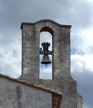 Abbaye Saint-Hilaire, monument historique class des XIIe et XIIIe sicles, premier btiment conventuel carme (XIIIe sicle) du Comtat Venaissin (1274-1791) - Mnerbes - Vaucluse - Clocher provenal