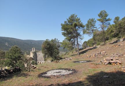 Abbaye Saint-Hilaire, monument historique class des XIIe et XIIIe sicles, premier btiment conventuel carme (XIIIe sicle) du Comtat Venaissin (1274-1791) - Mnerbes - Vaucluse - APFM de Vaucluse - Rception des travaux 2010