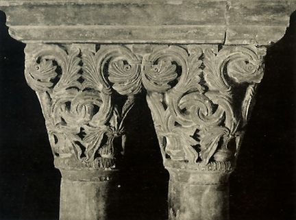 Chapiteaux provenant du cloître roman de la cathédrale Saint-Siffrein à Carpentras - Vaucluse