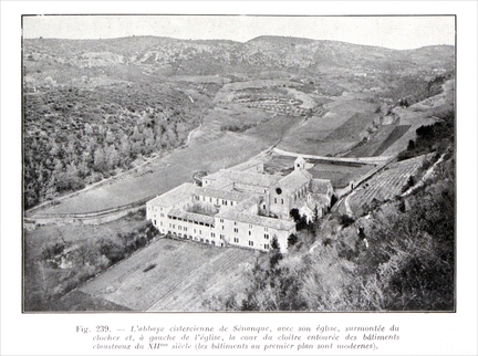 L'abbaye de Snanque avant la Seconde Guerre mondiale - Photographie publie dans Vaucluse - Essai d'histoire locale, ouvrage collectif, Rullire frres, diteurs, 1944, page 306, fig. 239