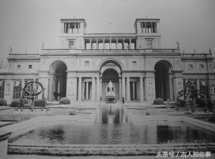 Instruments de l'ancien Observatoire de Pkin installs dans le cour du Palais de Sanssouci  Potsdam, Allemagne