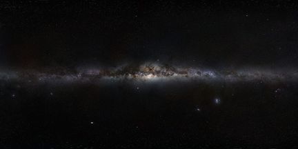 Panorama de la Voie lacte, le centre de la galaxie est visible au milieu de la photo.