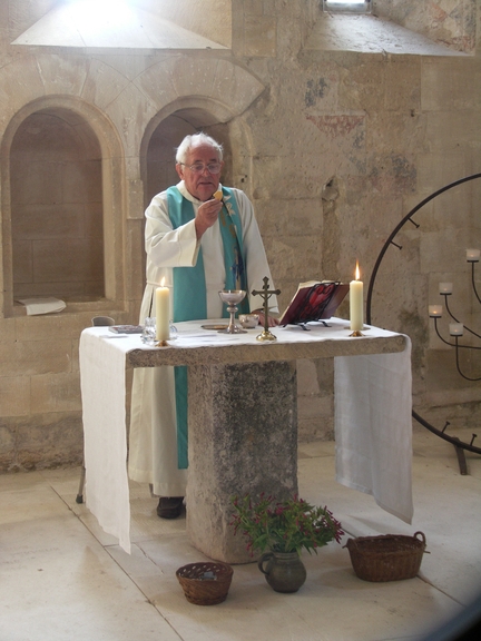 Abbaye Saint-Hilaire, monument historique class des XIIe et XIIIe sicles, premier btiment conventuel carme (XIIIe sicle) du Comtat Venaissin (1274-1791) - Mnerbes - Vaucluse - Pre Cueff, oblat, le 15.08.2011