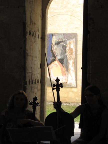 Abbaye Saint-Hilaire, monument historique class des XIIe et XIIIe sicles, premier btiment conventuel carme (XIIIe sicle) du Comtat Venaissin (1274-1791) - Mnerbes - Vaucluse - Chapelle du XIIIe, porte gothique