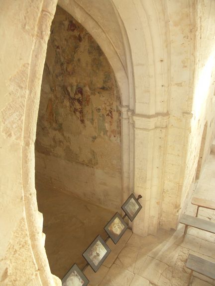 Abbaye Saint-Hilaire, monument historique class des XIIe et XIIIe sicles, premier btiment conventuel carme (XIIIe sicle) du Comtat Venaissin (1274-1791) - Mnerbes - Vaucluse - Peinture murale du XIVe dans la chapelle annexe du XIVe sicle.