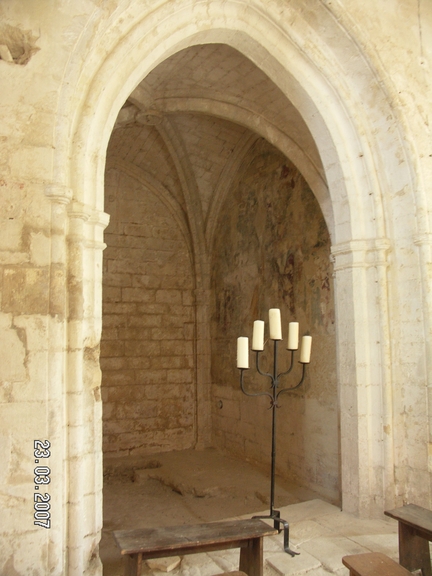 Abbaye Saint-Hilaire, monument historique class des XIIe et XIIIe sicles, premier btiment conventuel carme (XIIIe sicle) du Comtat Venaissin (1274-1791) - Mnerbes - Vaucluse - Peinture murale du XIVe dans la chapelle annexe du XIVe sicle.