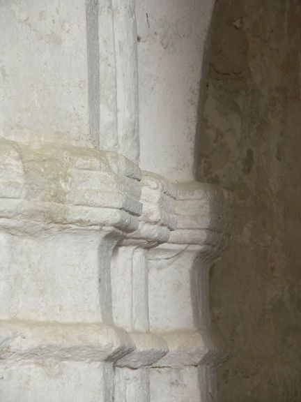 Abbaye Saint-Hilaire, monument historique class des XIIe et XIIIe sicles, premier btiment conventuel carme (XIIIe sicle) du Comtat Venaissin (1274-1791) - Mnerbes - Vaucluse - Chapiteaux de la chapelle annexe du XIVe sicle.