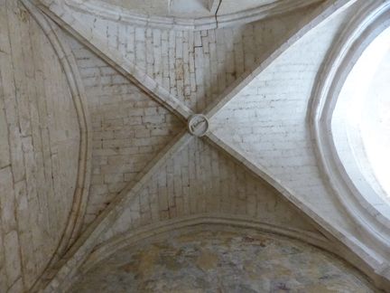 Abbaye Saint-Hilaire, monument historique class des XIIe et XIIIe sicles, premier btiment conventuel carme (XIIIe sicle) du Comtat Venaissin (1274-1791) - Mnerbes - Vaucluse - Vote de la chapelle annexe du XIVe sicle.