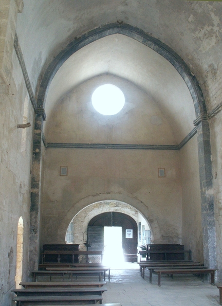 Abbaye Saint-Hilaire, monument historique class des XIIe et XIIIe sicles, premier btiment conventuel carme (XIIIe sicle) du Comtat Venaissin (1274-1791) - Mnerbes - Vaucluse - Chapelle du XIIIe s.