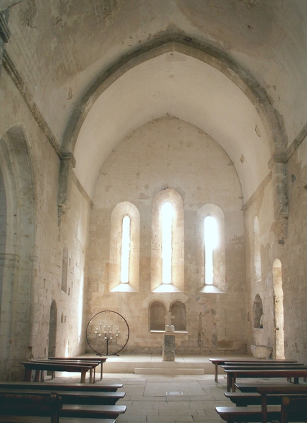 Abbaye Saint-Hilaire, monument historique class des XIIe et XIIIe sicles, premier btiment conventuel carme (XIIIe sicle) du Comtat Venaissin (1274-1791) - Mnerbes - Vaucluse - Chapelle du XIIIe s.