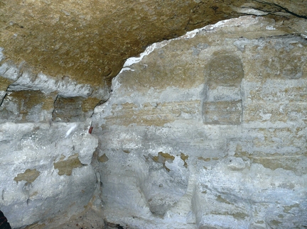 Abbaye Saint-Hilaire, monument historique class des XIIe et XIIIe sicles, premier btiment conventuel carme (XIIIe sicle) du Comtat Venaissin (1274-1791) - Mnerbes - Vaucluse - Autre pice troglodytique sur la terrasse ouest