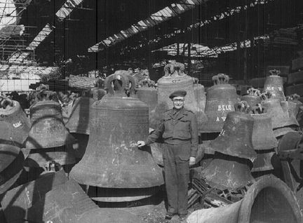 Joseph De Beer, Prsident de la Commission pour la Sauvegarde des Cloches 1943_1945,  Hambourg