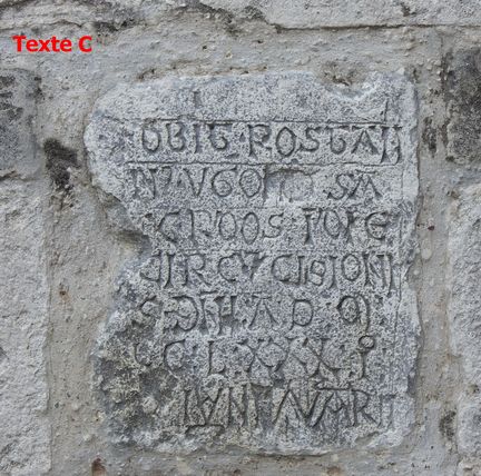 Abbaye Saint-Hilaire, monument historique class des XIIe et XIIIe sicles, premier btiment conventuel carme (XIIIe sicle) du Comtat Venaissin (1274-1791) - Mnerbes - Vaucluse - Clotre - Obit