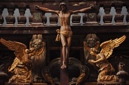 Christ plac sous l'Assomption de la faade occidentale de la collgiale Notre-Dame des Anges  L'Isle-sur-la-Sorgue - Vaucluse