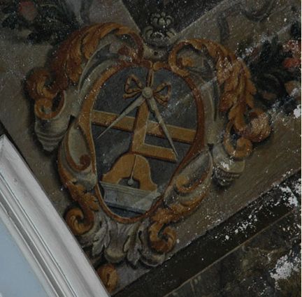 Blason de la confrrie des maons et des tailleurs de pierre - Chapelle du Crucifix - collgiale Notre-Dame des Anges  l'Isle-sur-la-Sorgue - Vaucluse
