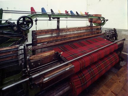 Mtier  tisser Jacquard utilis par la manufacture lainire Brun de Vian Tiran  l'Isle-sur-la-Sorgue - Vaucluse