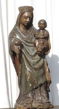 Vierge à l'Enfant, bois polychrome, XIIIe siècle (avant restauration) - Abbaye Saint-Hilaire, monument historique classé des XIIe et XIIIe siècles, premier bâtiment conventuel carme (XIIIe siècle) du Comtat Venaissin (1274-1791) - Ménerbes - Vaucluse.