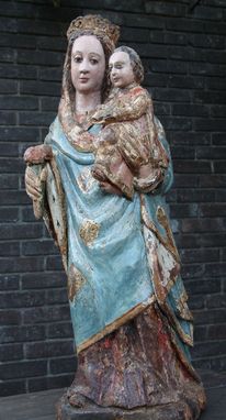 Vierge à l'Enfant, bois polychrome, XIIIe siècle (après restauration) - Abbaye Saint-Hilaire, monument historique classé des XIIe et XIIIe siècles, premier bâtiment conventuel carme (XIIIe siècle) du Comtat Venaissin (1274-1791) - Ménerbes - Vaucluse.