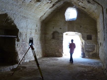 Abbaye Saint-Hilaire, monument historique class, premier btiment conventuel carme (XIIIe sicle) du Comtat Venaissin (1274-1791), lev sur un site troglodytique de la commune de Mnerbes - Vaucluse - Acquisition des donnes 3D de la chapelle rupestre