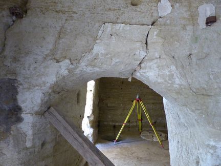 Abbaye Saint-Hilaire, monument historique class, premier btiment conventuel carme (XIIIe sicle) du Comtat Venaissin (1274-1791), lev sur un site troglodytique de la commune de Mnerbes - Vaucluse - Acquisition des donnes 3D de la chapelle rupestre