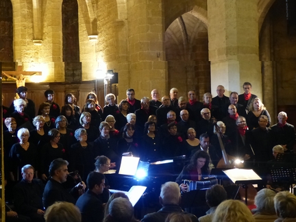 Concert le 26/11/2017  l'glise paroissiale de Roquemaure (Gard), avec les chœurs Cantabella (Roquemaure), Polysonances (Orange) et Gaudete (Aix-en-Provence), sous la direction de Pierre Taudou