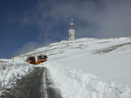 Mont Ventoux - Ouverture en avril 2008 de la D974 par les Services de l'Agence dpartementale routire de Carpentras