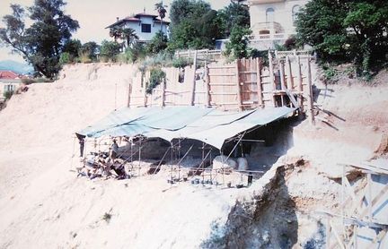 Fouilles sur le site de Terra Amata, pentes du mont Boron  Nice - 1966