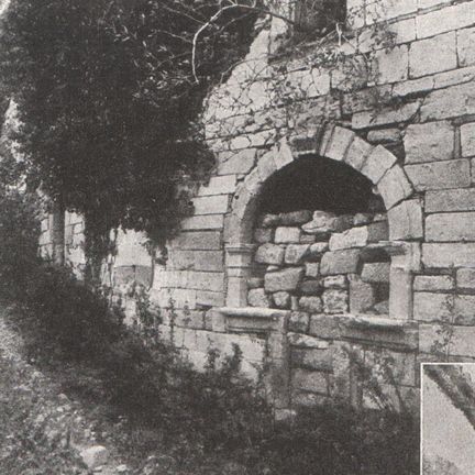 Oppde-le-Vieux - murs du village - photographie de 1941 illustant l'article