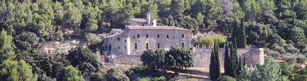 Abbaye Saint-Hilaire, monument historique class des XIIe et XIIIe sicles, premier btiment conventuel carme (XIIIe sicle) du Comtat Venaissin (1274-1791) - Mnerbes - Vaucluse