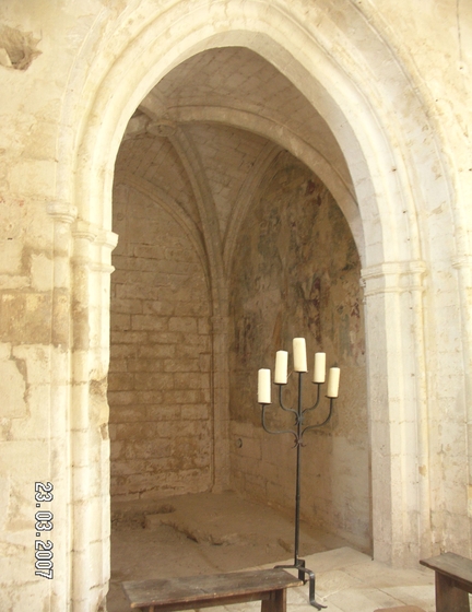 Abbaye Saint-Hilaire, Mnerbes, Vaucluse - Chapelle annexe du XIVe sicle, peinture murale du retable du XIVe sicle