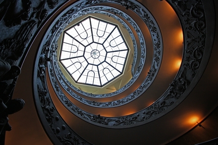 Attribu  tort  Donato Bramante, cet escalier  double hlice (un pour monter et un pour descendre) fut dessin par Giuseppe Momo en 1932 - Cit du Vatican
